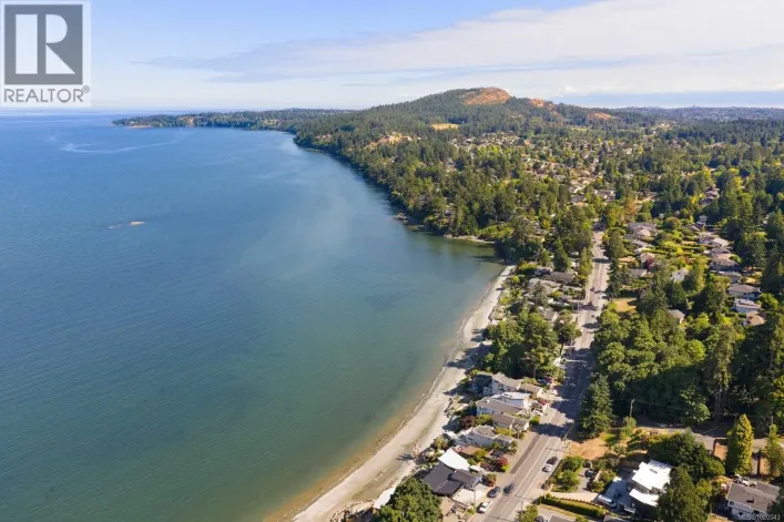 5015 Cordova Bay Rd, Saanich