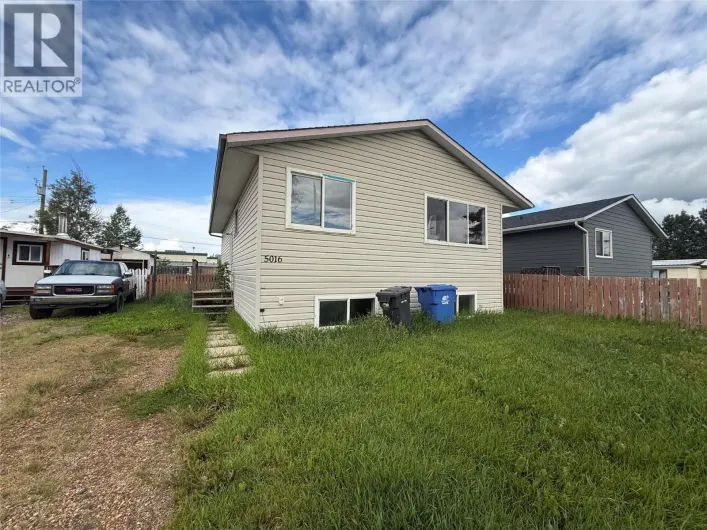 House for sale: 5016 51 Avenue, Pouce Coupe