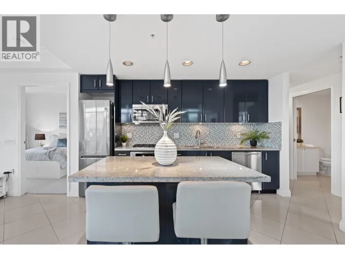 502 172 VICTORY SHIP WAY, North Vancouver