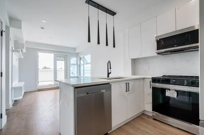 502 185 175A STREET, Surrey