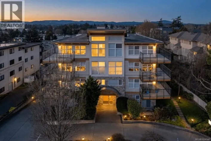 502 2940 Harriet Rd, Saanich