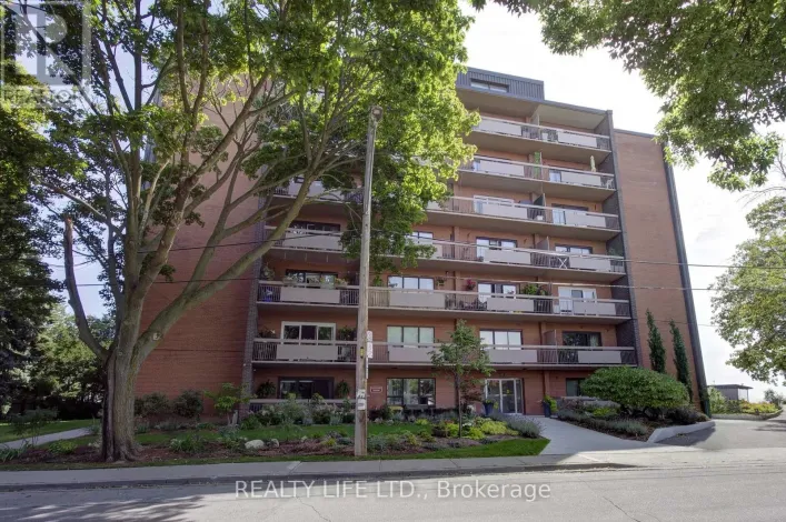 Apartment for sale: 502 - 41 LAKE SHORE DRIVE, Toronto