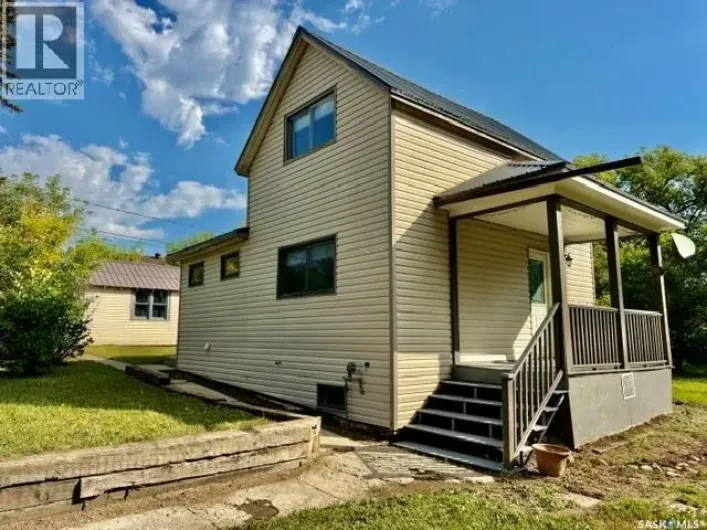House for sale: 502 Bangor AVENUE, Viscount
