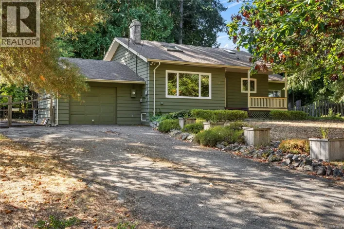 502 Quatna Rd, Qualicum Beach