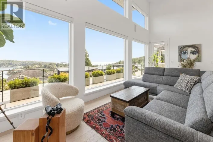 502 SPYGLASS PLACE, Gibsons