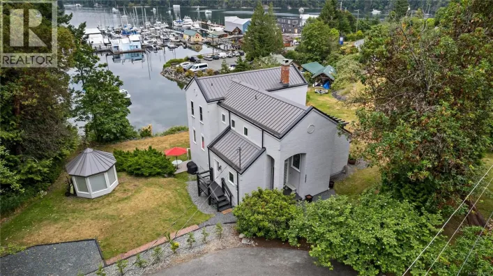 5025 Genoa Bay Rd, Duncan