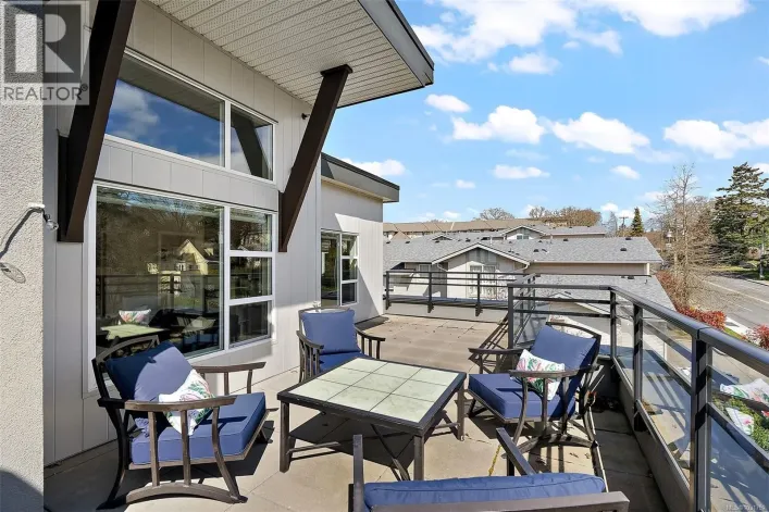 503 1018 Inverness Rd, Saanich