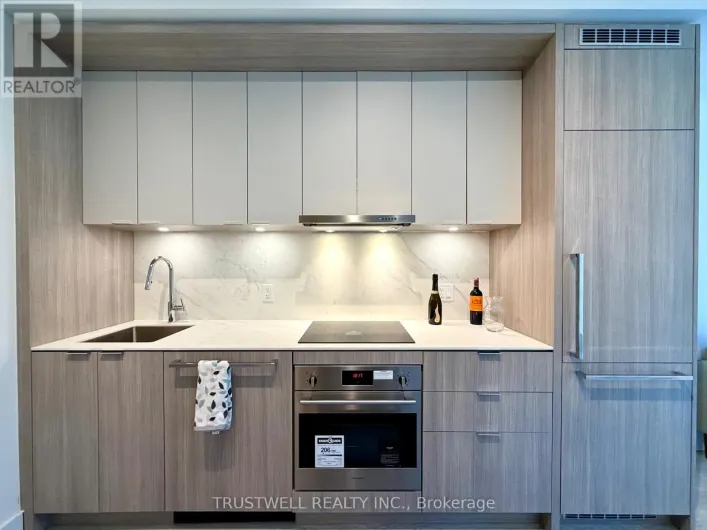 503 - 6 GREENBRIAR ROAD, Toronto