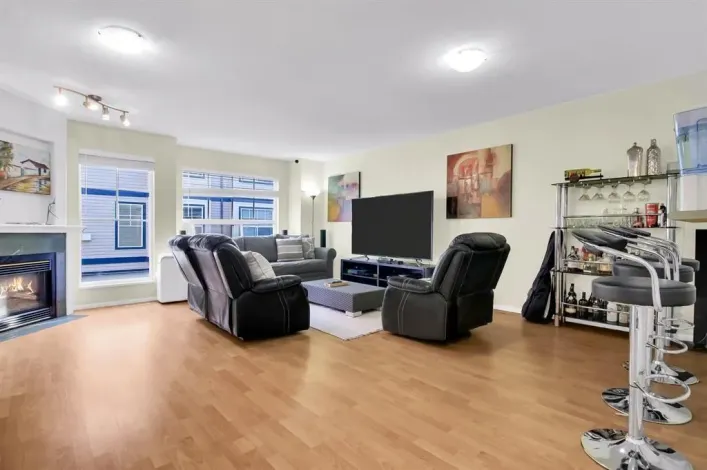 503 9118 149 STREET, Surrey