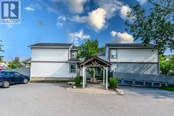 503 Signal Hill Green SW, Calgary