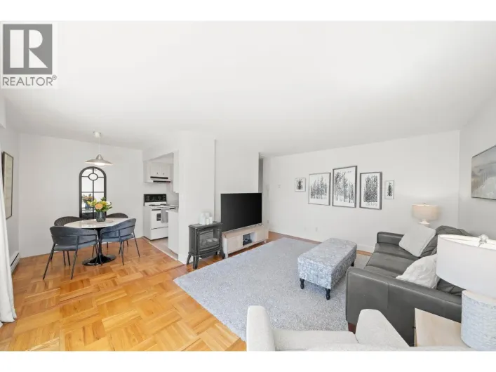 504 1750 ESQUIMALT AVENUE, West Vancouver