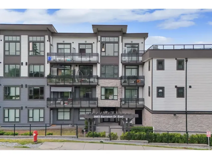 504 9983 E BARNSTON DRIVE, Surrey