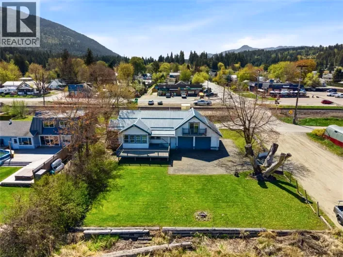 House for sale: 5041 75 Avenue NE, Salmon Arm