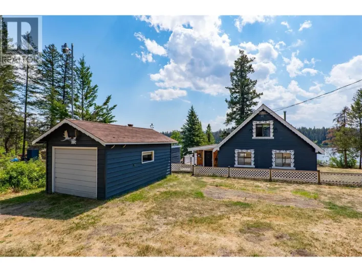 5048 Lauder Road, Merritt