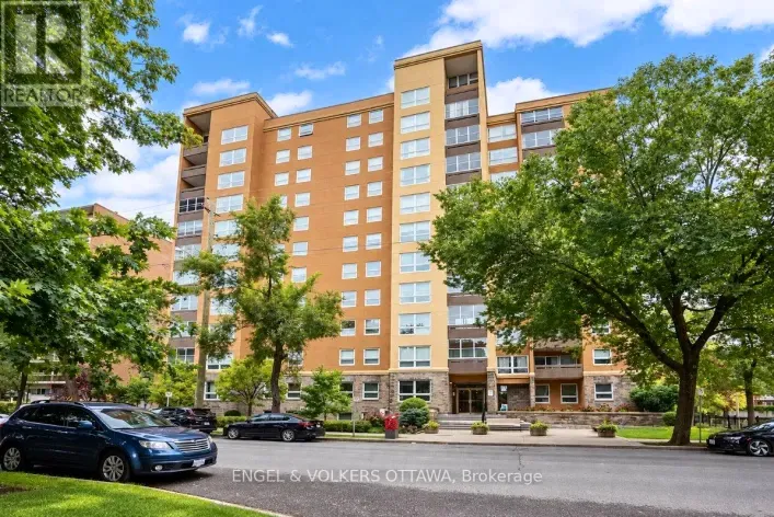 Apartment for sale: 505 - 373 LAURIER AVENUE E, Ottawa