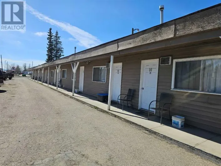 506 Main Avenue W, Sundre