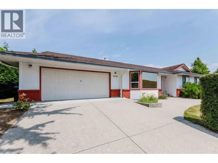 5078 BAY ROAD, Sechelt