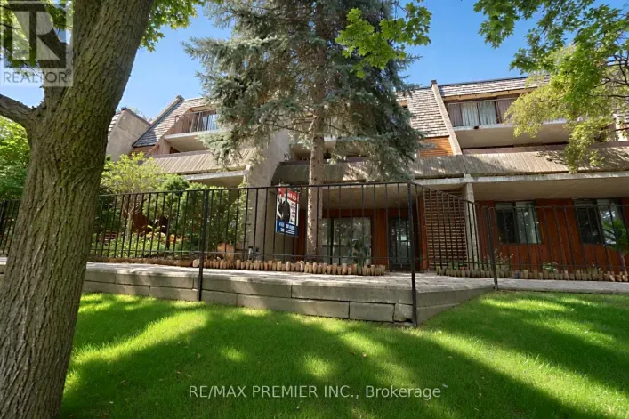 Row / Townhouse for sale: 51 - 1250 MISSISSAUGA VALLEY BOULEVARD, Mississauga