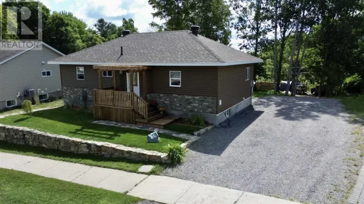 51 Axmith AVE, Elliot Lake
