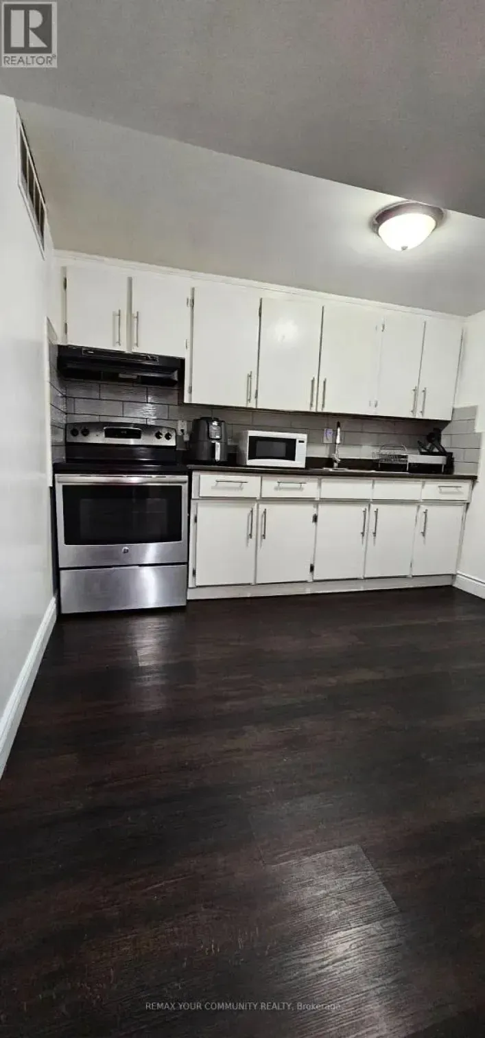 House for rent: 51 DAVELAYNE ROAD, Toronto