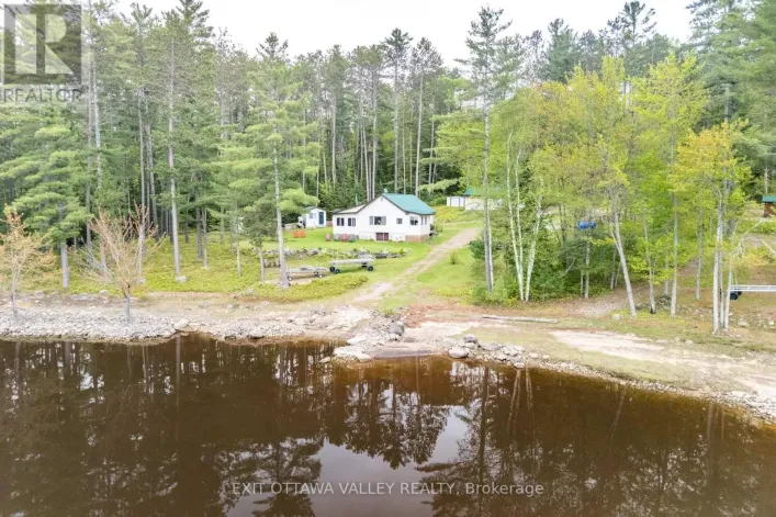 51 MYRLIN WAY, Laurentian Hills