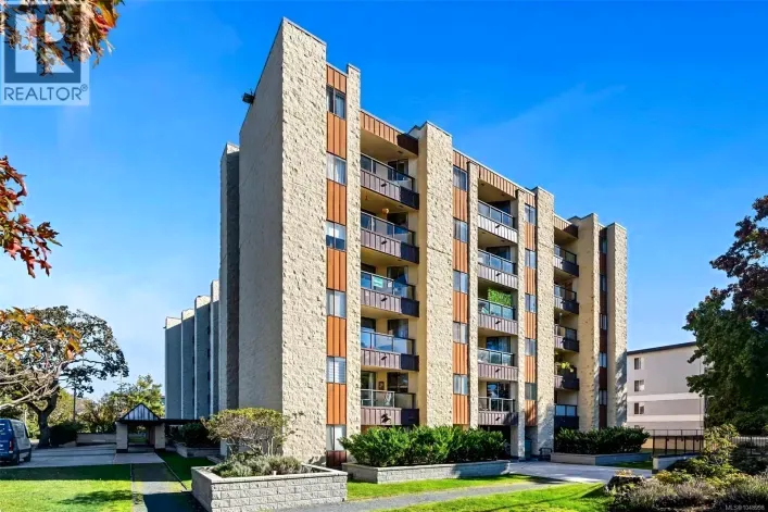511 1745 Leighton Rd, Victoria