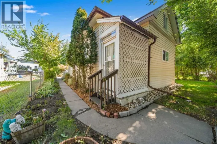511B Maple Avenue SE, Medicine Hat