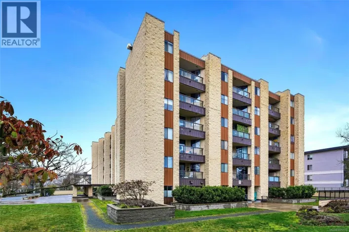 512 1745 Leighton Rd, Victoria