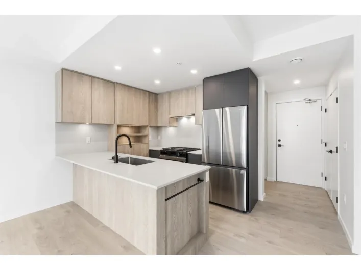 512 19577 65B AVENUE, Surrey
