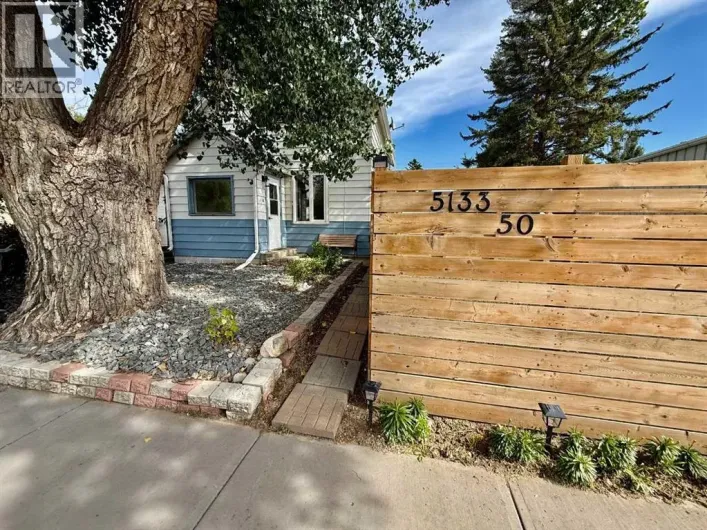 5133 50 Street, Provost