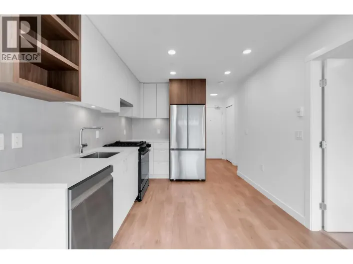 514 723 GROVER AVENUE, Coquitlam