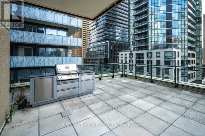 517 - 35 HAYDEN STREET, Toronto