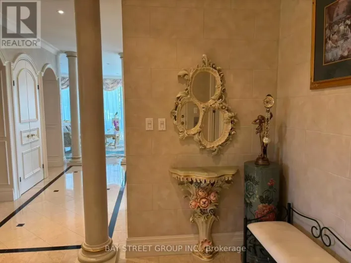 518 - 1 WATERGARDEN WAY, Toronto