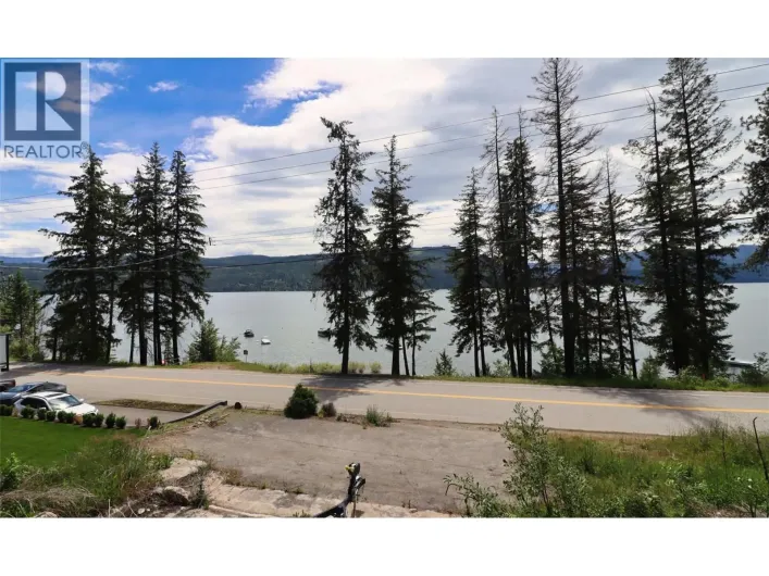 5185 Squilax Anglemont Road, Celista