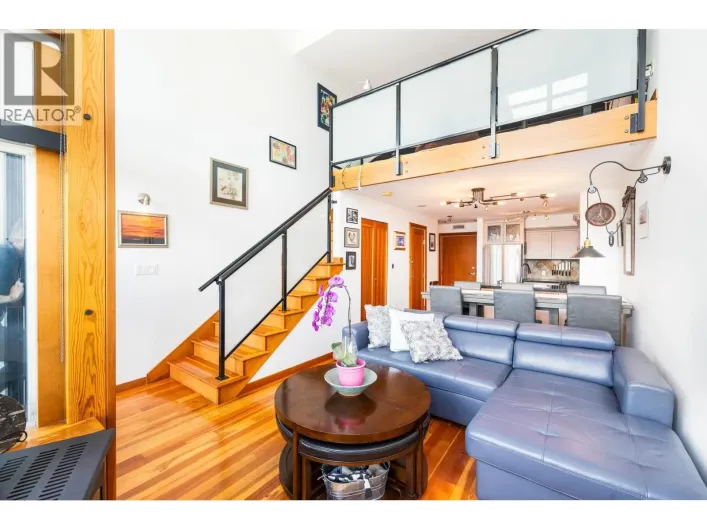 519 10 RENAISSANCE SQUARE, New Westminster