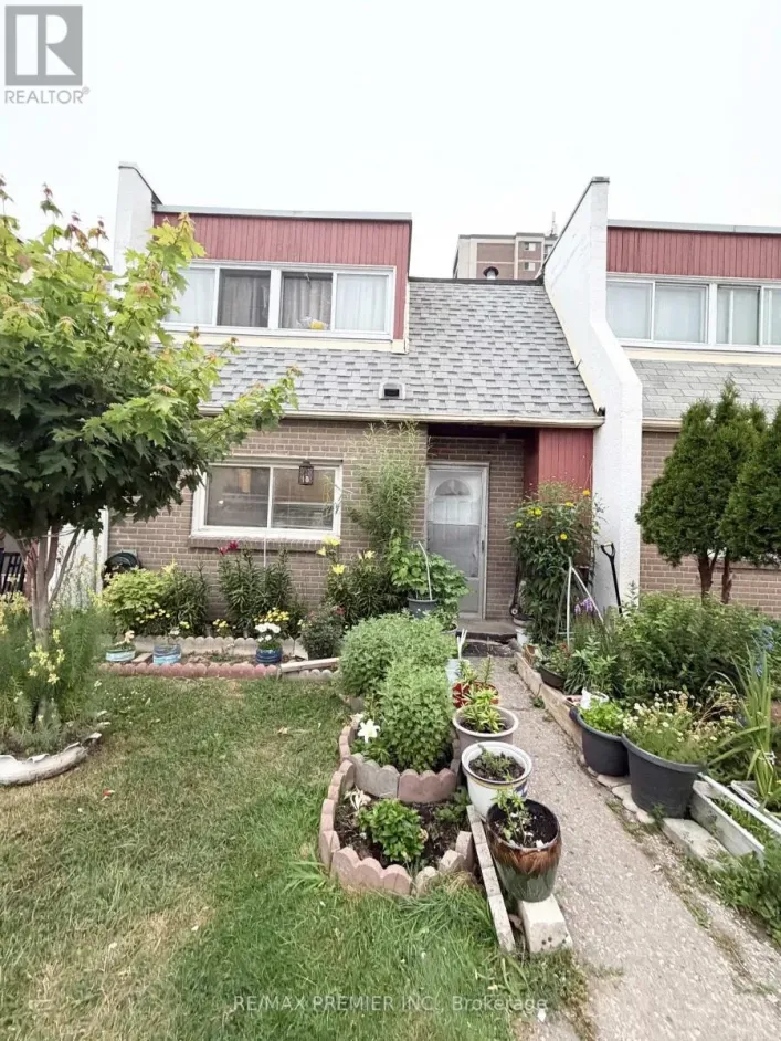 Row / Townhouse for sale: 52 - 2901 JANE STREET, Toronto