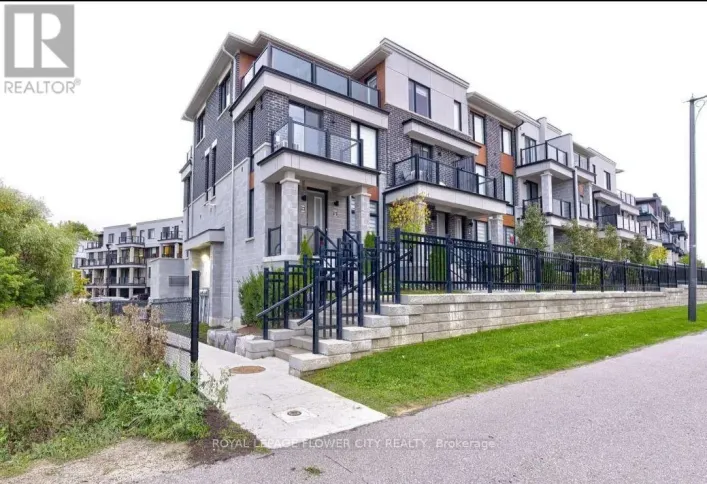 52 - 70 KNOTSBERRY CIRCLE, Brampton