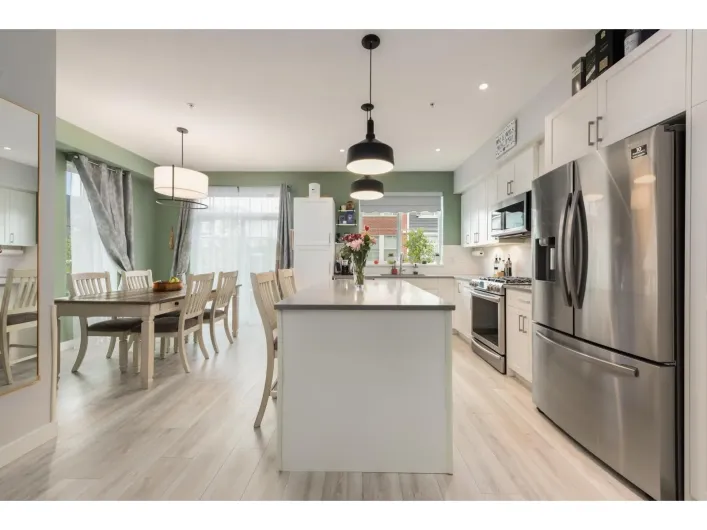 52 8371 202B STREET, Langley