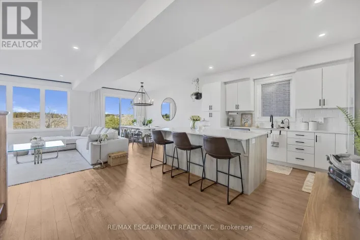 52 BEDROCK DRIVE, Hamilton