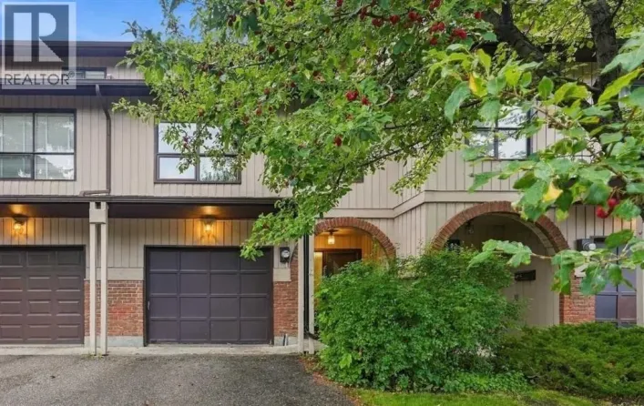 52 Canterbury Gardens SW, Calgary