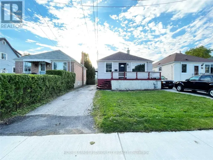 52 CLAREMORE AVENUE, Toronto
