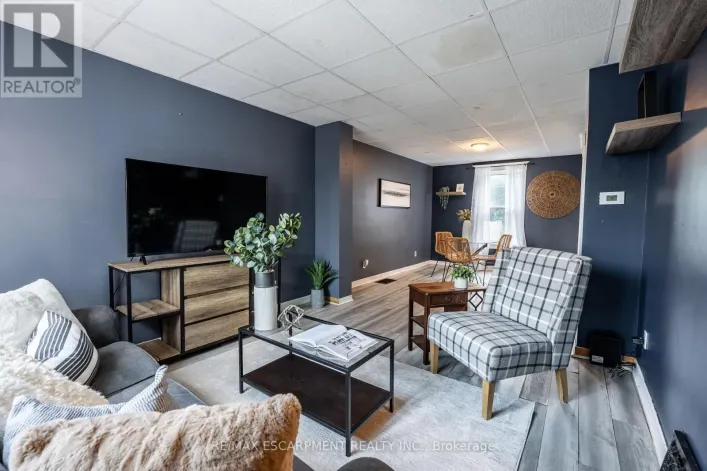 52 CONNAUGHT AVENUE N, Hamilton