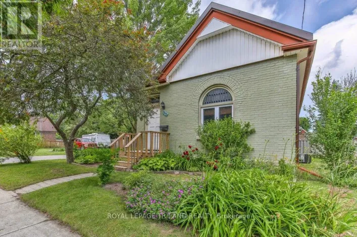 52 EASTMAN AVENUE, London East