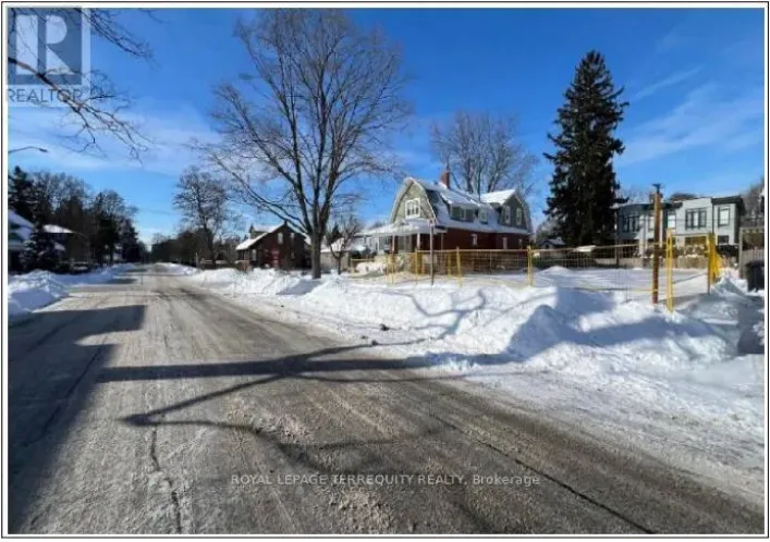 52 FOREST AVENUE, Mississauga