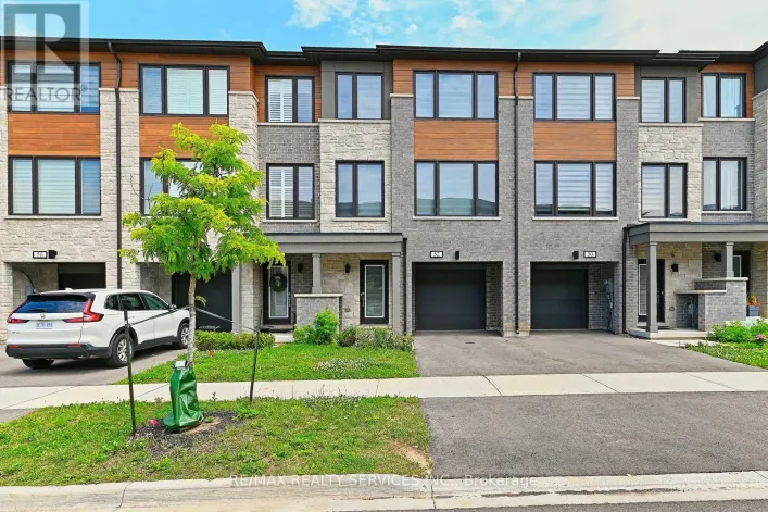 52 HUMBERSTONE DRIVE, Halton Hills