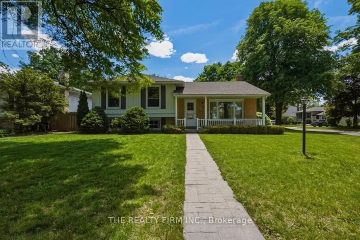 52 MAXWELL CRESCENT, London North