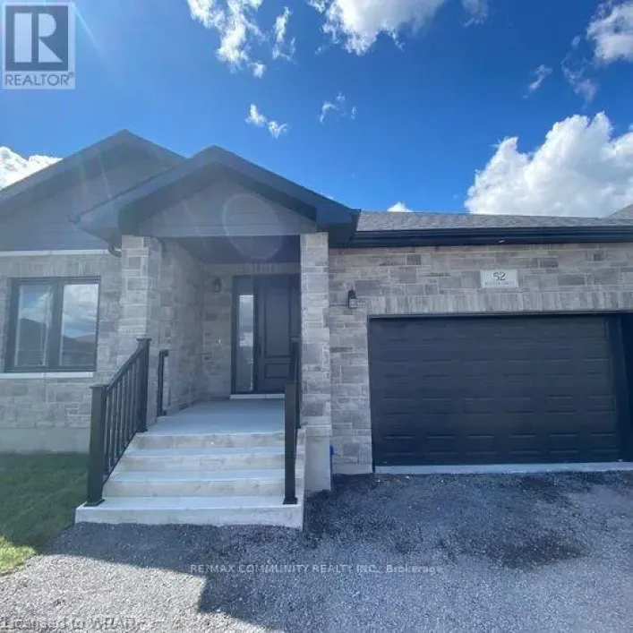 52 POTTER DRIVE, Loyalist