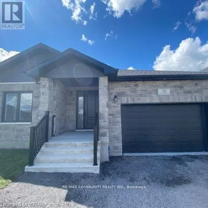 52 POTTER DRIVE, Loyalist