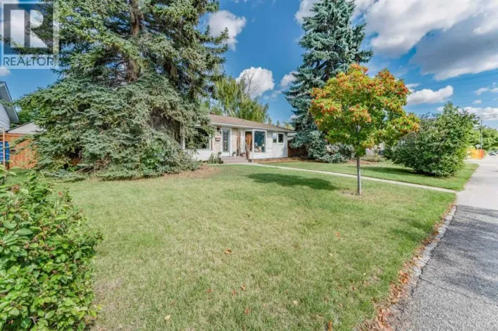 House for sale: 52 Windermere Road SW, Calgary