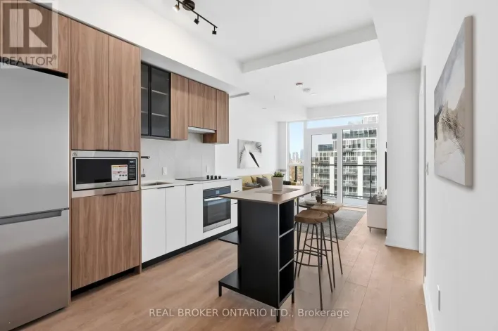 520 - 1037 THE QUEENSWAY, Toronto